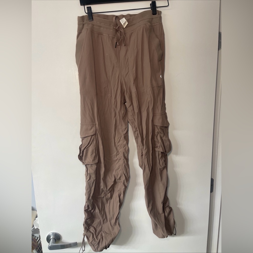 Lululemon Dance Studio Relaxed Fit Mid Rise Cargo Jogger Taupetastic Women small